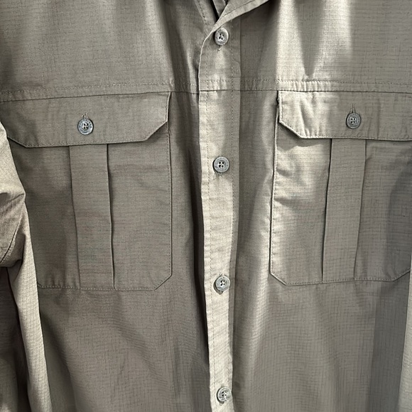 Wind River Outfitting casual button up shirt - Picture 4 of 6